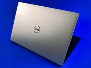 dell inspiron 15 7000 - a laptop with a screen